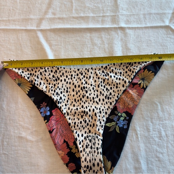 O’Neill NWT Reversible Cheeky Bikini Bottom XL - Picture 8 of 8